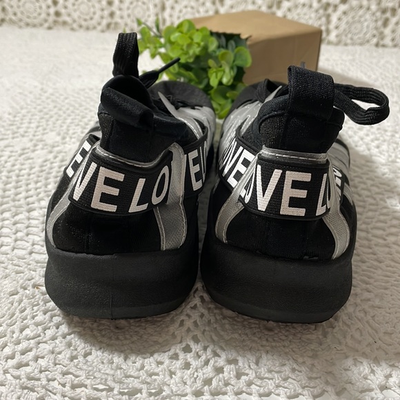 Ladies LOVE ❤️ walking shoe in ladies 8 US - Picture 6 of 8